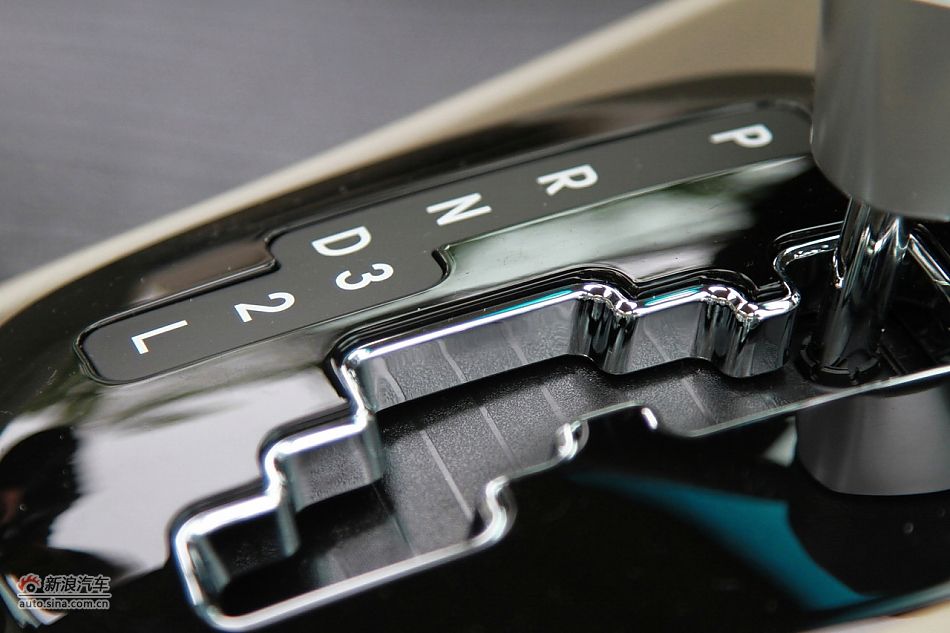 2012款东风悦达起亚K2 1.6L自动Premium两厢