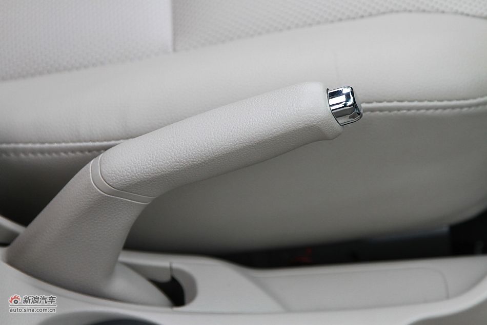 2012款东风悦达起亚K2 1.6L自动Premium两厢