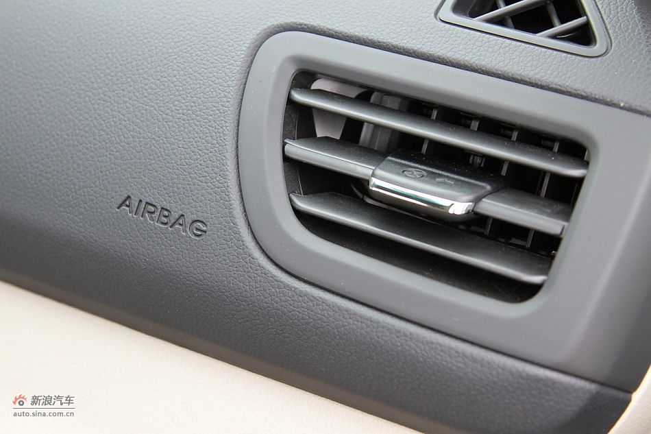 2012款东风悦达起亚K2 1.6L自动Premium两厢