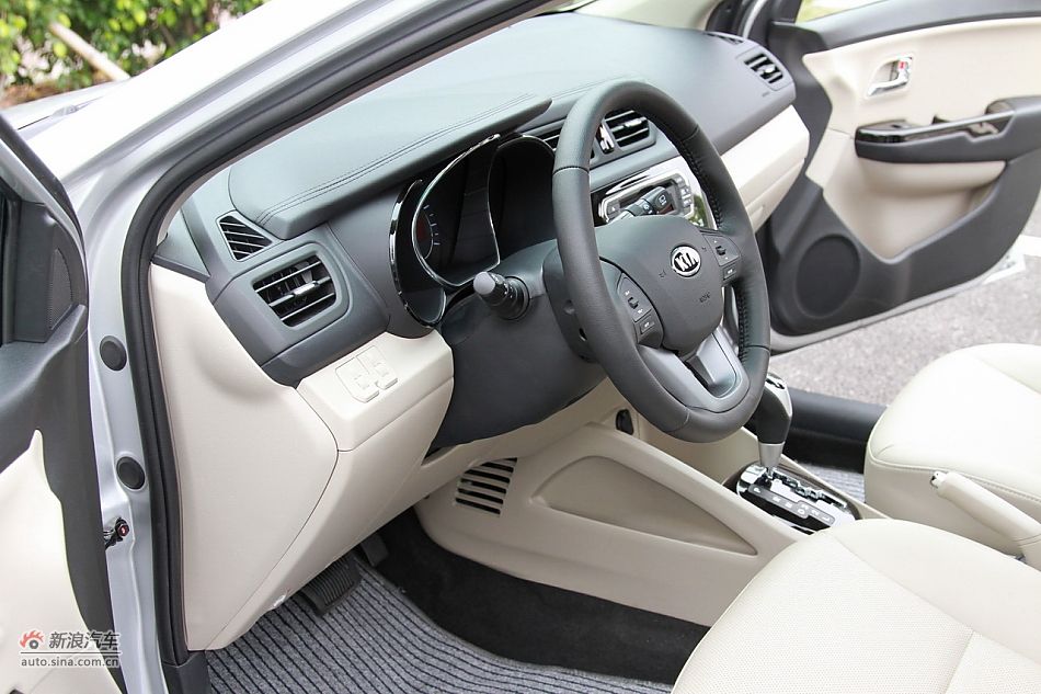 2012款东风悦达起亚K2 1.6L自动Premium两厢