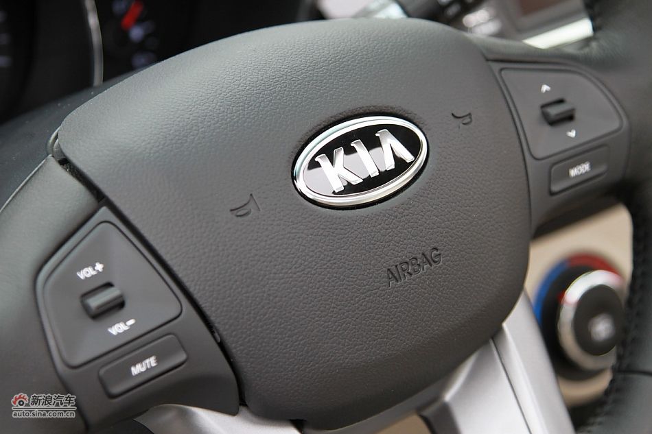 2012款东风悦达起亚K2 1.6L自动Premium两厢