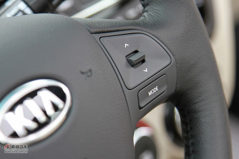 2012款东风悦达起亚K2 1.6L自动Premium两厢