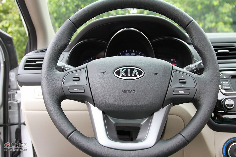 2012款东风悦达起亚K2 1.6L自动Premium两厢