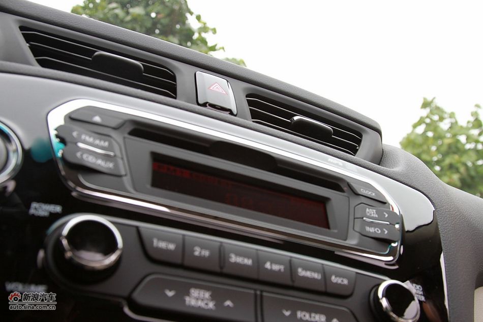 2012款东风悦达起亚K2 1.6L自动Premium两厢