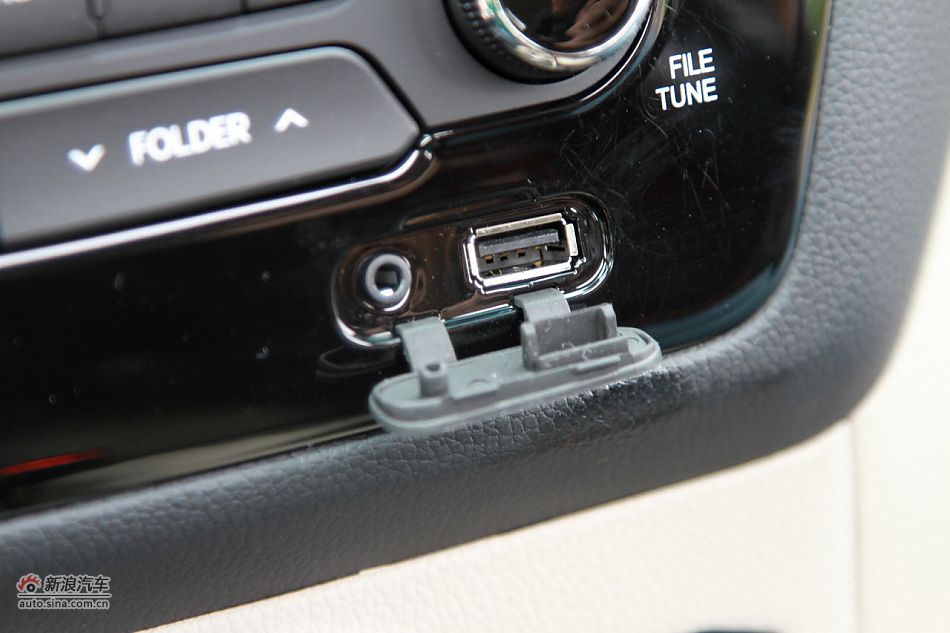 2012款东风悦达起亚K2 1.6L自动Premium两厢