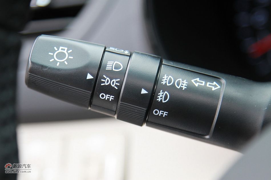 2012款东风悦达起亚K2 1.6L自动Premium两厢