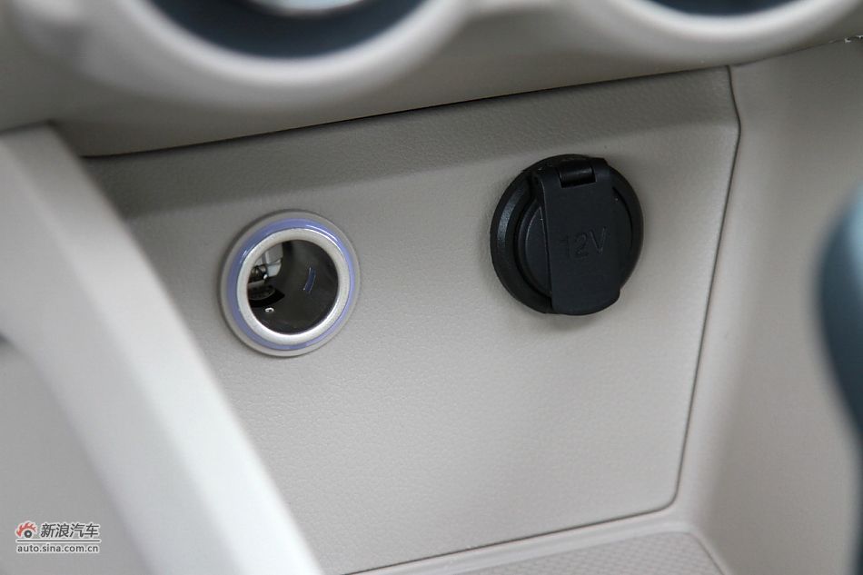 2012款东风悦达起亚K2 1.6L自动Premium两厢