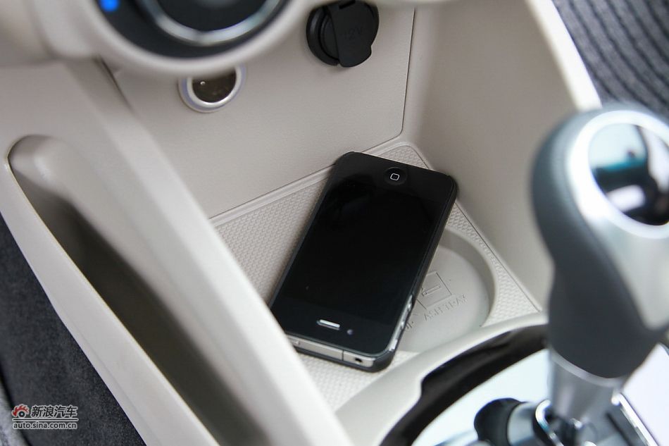 2012款东风悦达起亚K2 1.6L自动Premium两厢