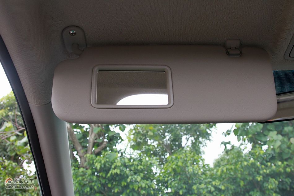 2012款东风悦达起亚K2 1.6L自动Premium两厢