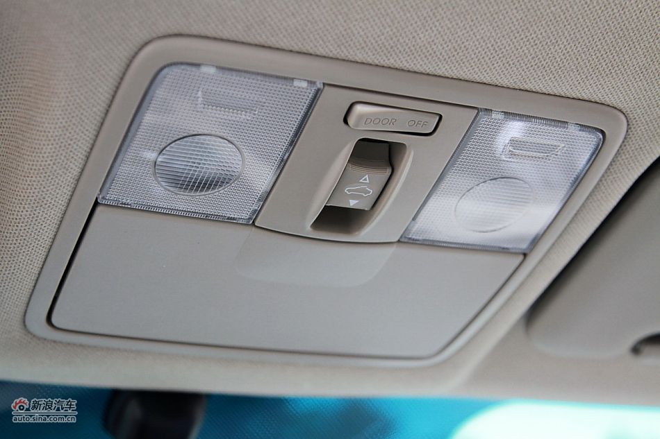 2012款东风悦达起亚K2 1.6L自动Premium两厢