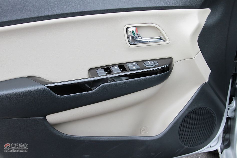 2012款东风悦达起亚K2 1.6L自动Premium两厢