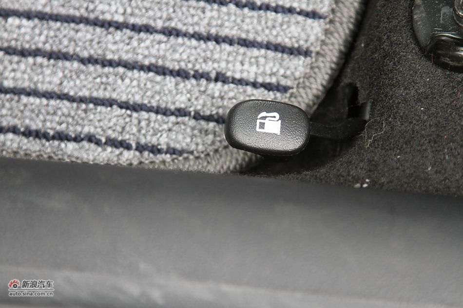 2012款东风悦达起亚K2 1.6L自动Premium两厢