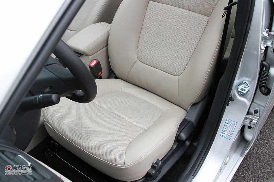 2012款东风悦达起亚K2 1.6L自动Premium两厢