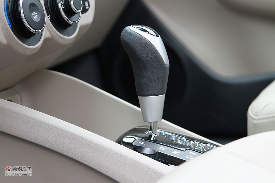 2012款东风悦达起亚K2 1.6L自动Premium两厢