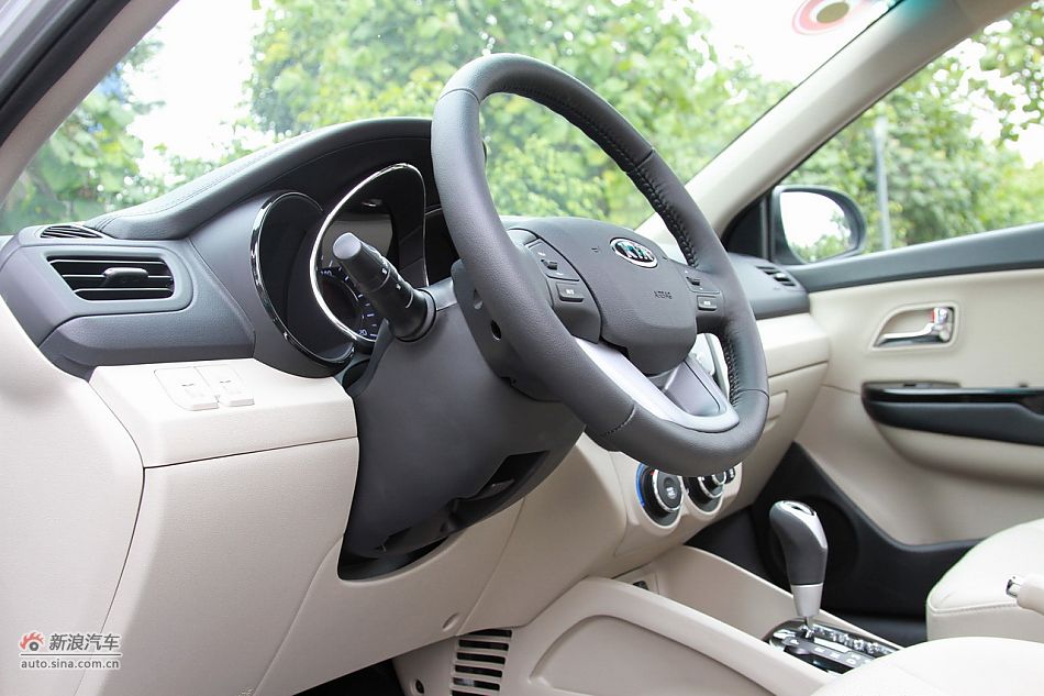 2012款东风悦达起亚K2 1.6L自动Premium两厢