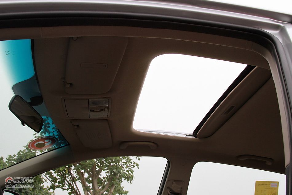 2012款东风悦达起亚K2 1.6L自动Premium两厢