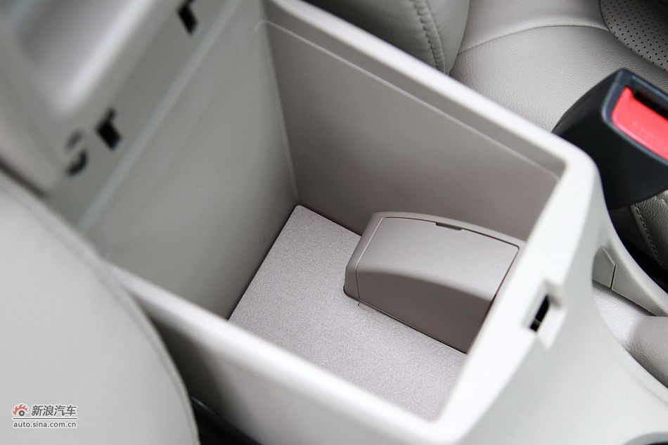 2012款东风悦达起亚K2 1.6L自动Premium两厢