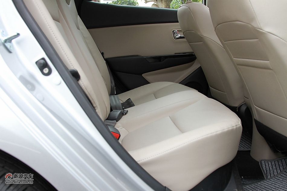 2012款东风悦达起亚K2 1.6L自动Premium两厢