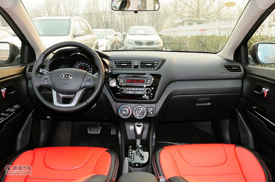 2012款起亚K2两厢实拍