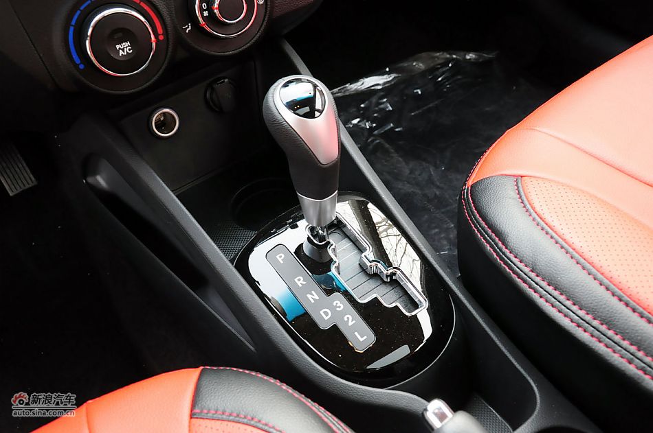 2012款起亚K2两厢实拍