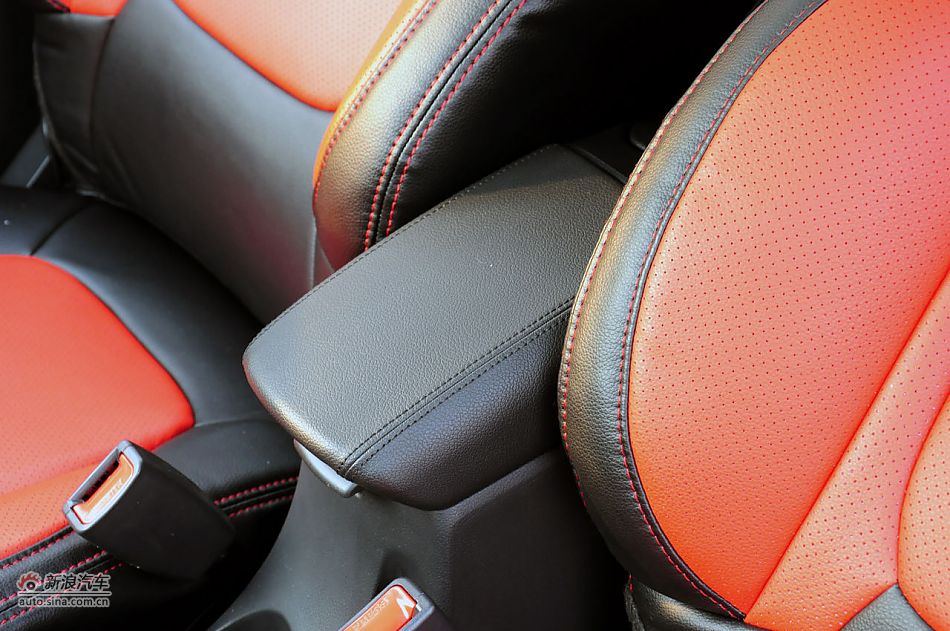 2012款起亚K2两厢实拍