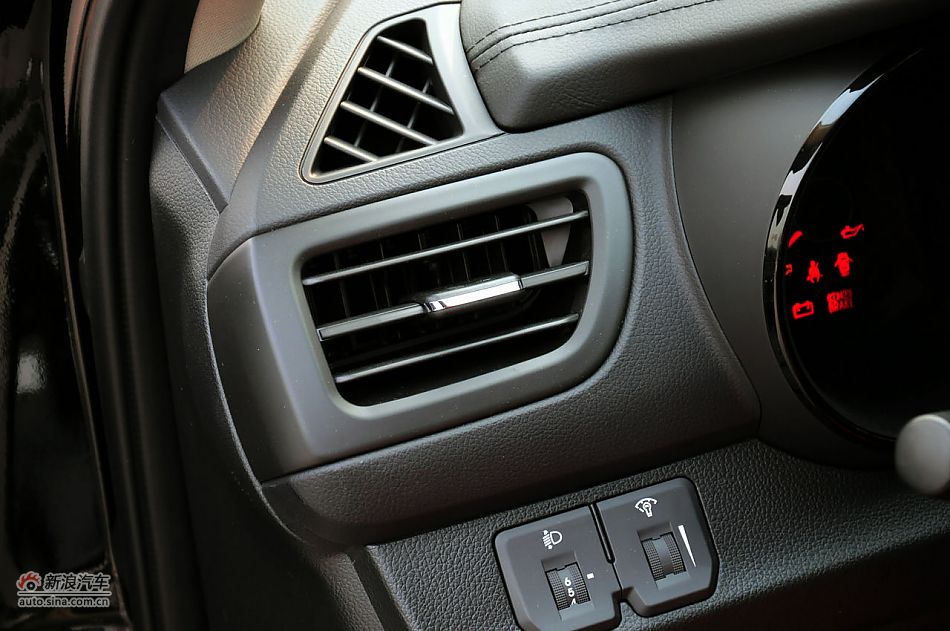 2012款起亚K2两厢实拍