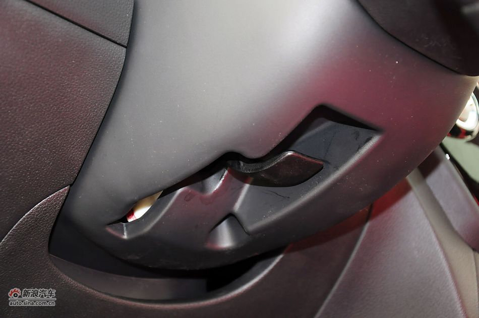 2012款起亚K2两厢实拍