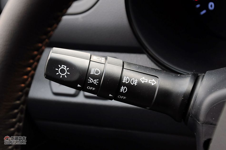 2012款起亚K2两厢实拍