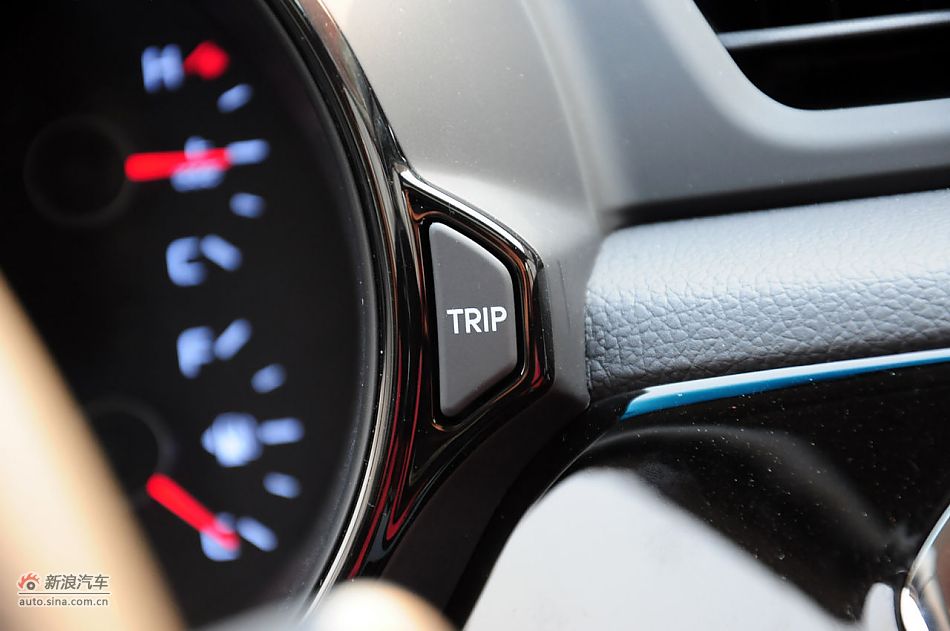 2012款起亚K2两厢实拍