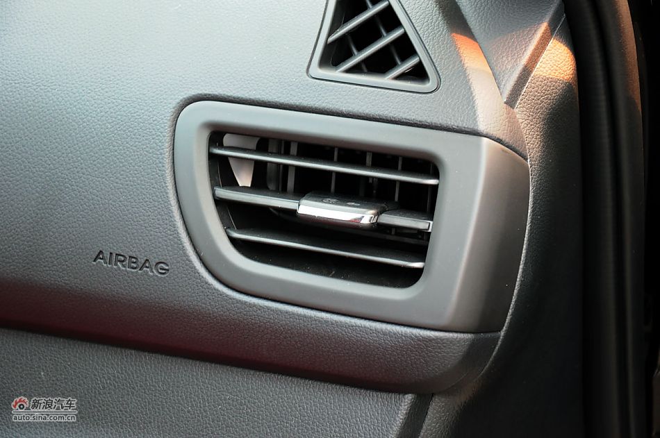 2012款起亚K2两厢实拍