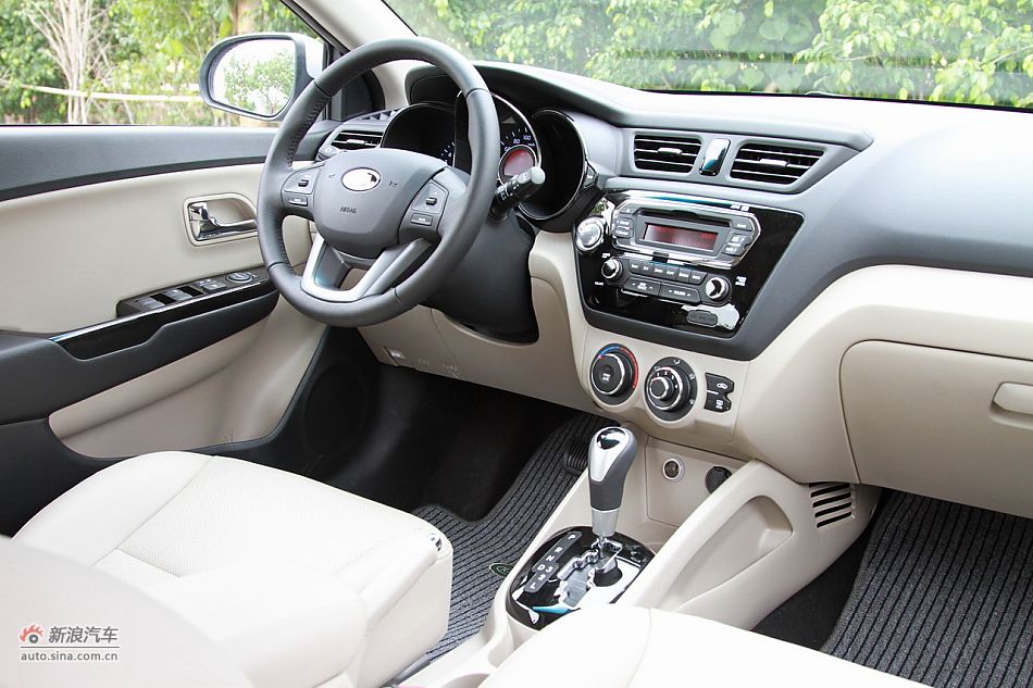 2012款东风悦达起亚K2 1.6L自动Premium两厢