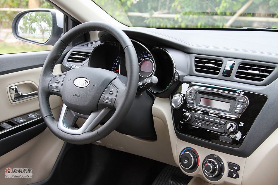 2012款东风悦达起亚K2 1.6L自动Premium两厢