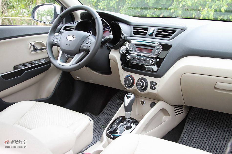 2012款东风悦达起亚K2 1.6L自动Premium两厢