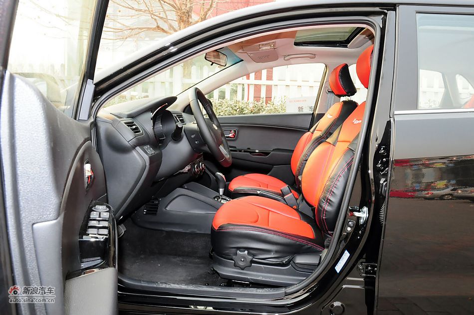 2012款起亚K2两厢实拍