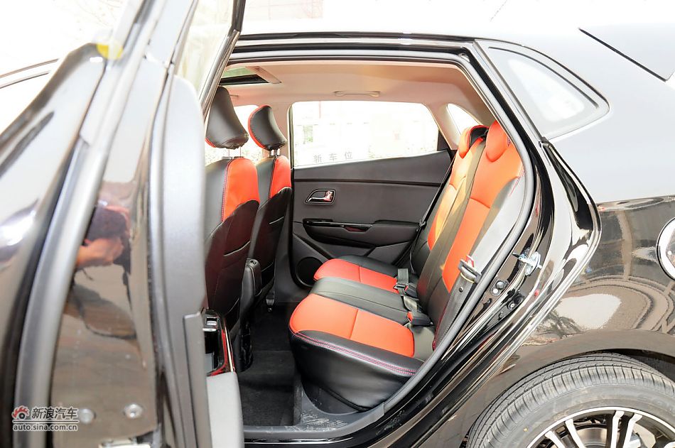 2012款起亚K2两厢实拍