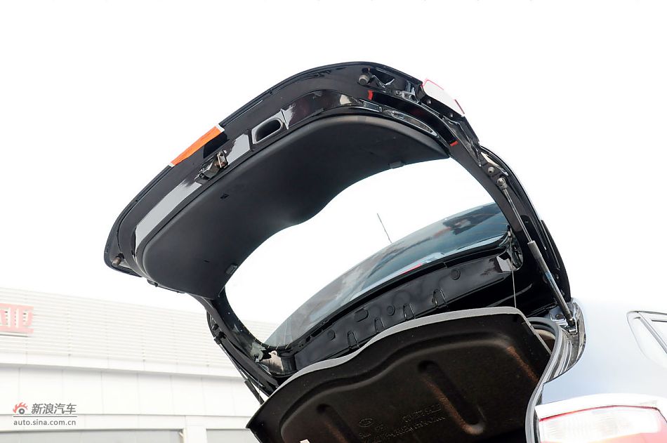 2012款起亚K2两厢实拍