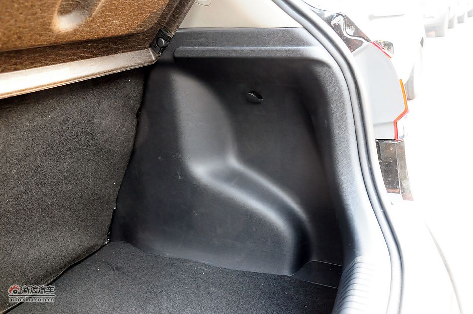 2012款起亚K2两厢实拍