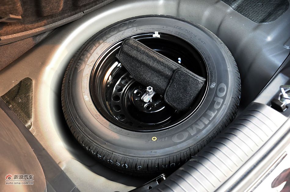 2012款起亚K2两厢实拍