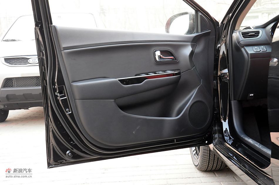 2012款起亚K2两厢实拍