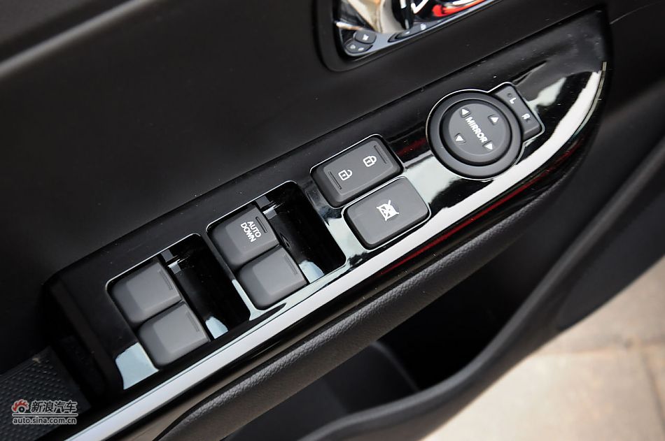 2012款起亚K2两厢实拍