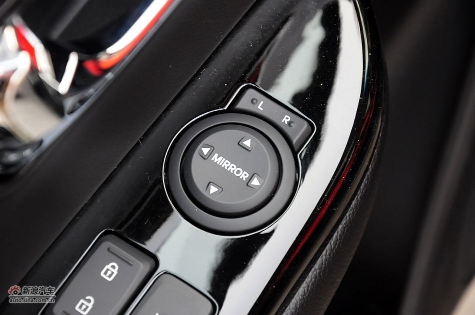 2012款起亚K2两厢实拍