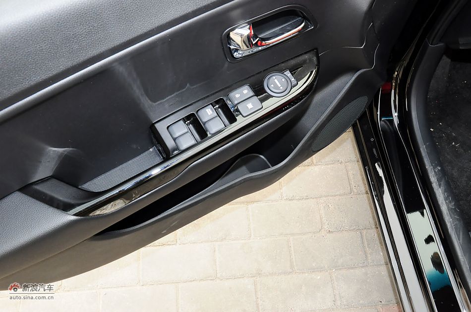 2012款起亚K2两厢实拍