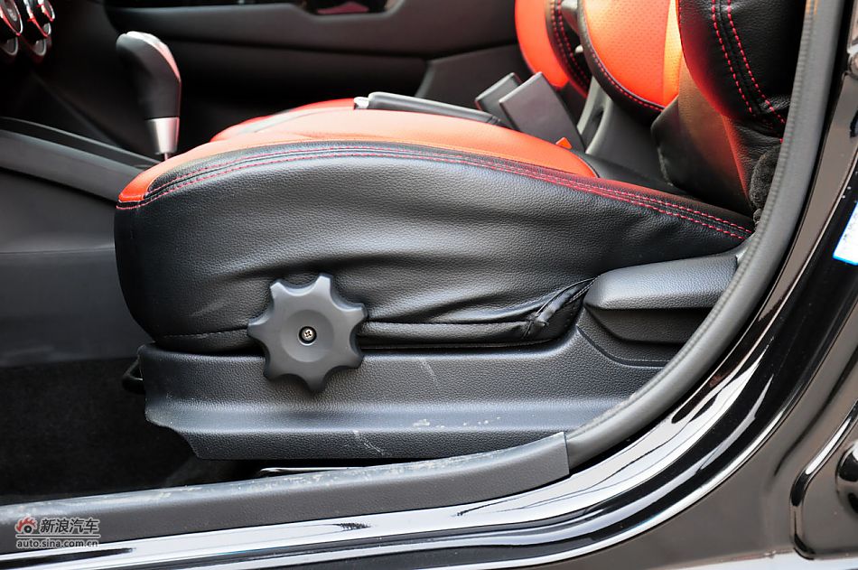 2012款起亚K2两厢实拍