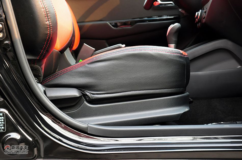 2012款起亚K2两厢实拍