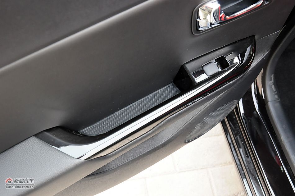 2012款起亚K2两厢实拍