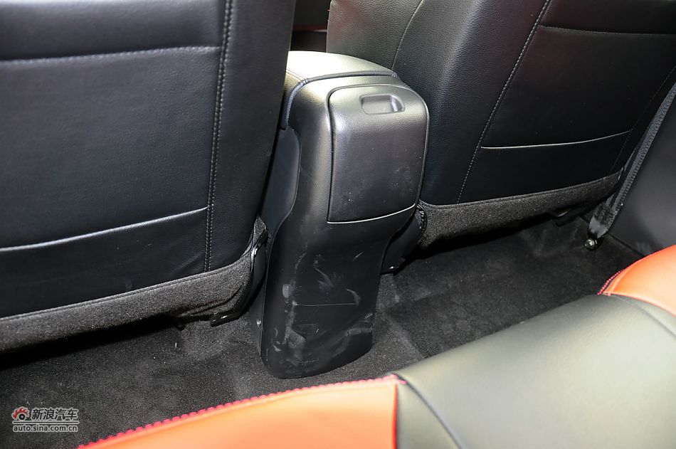 2012款起亚K2两厢实拍