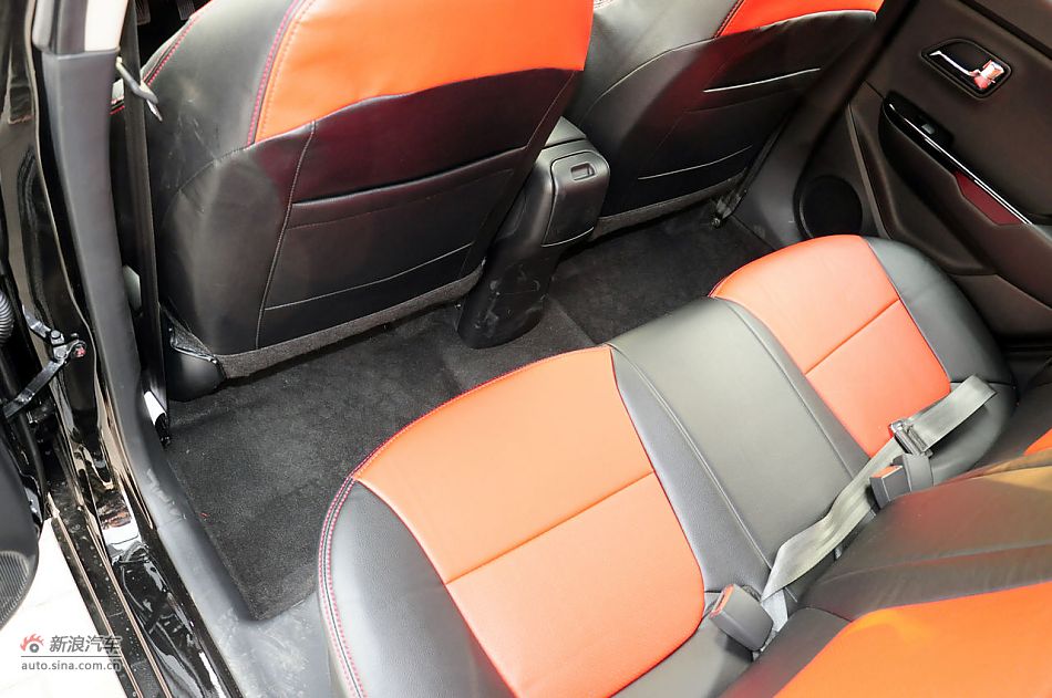 2012款起亚K2两厢实拍