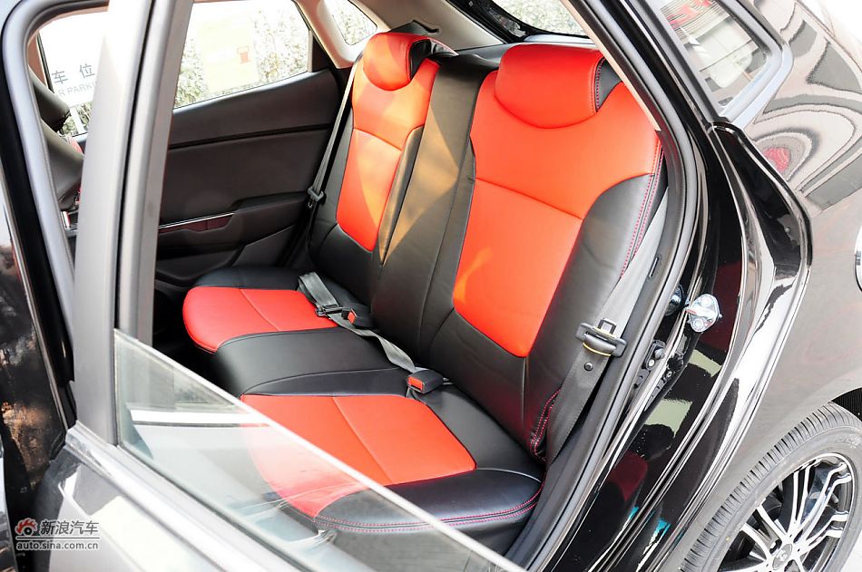 2012款起亚K2两厢实拍