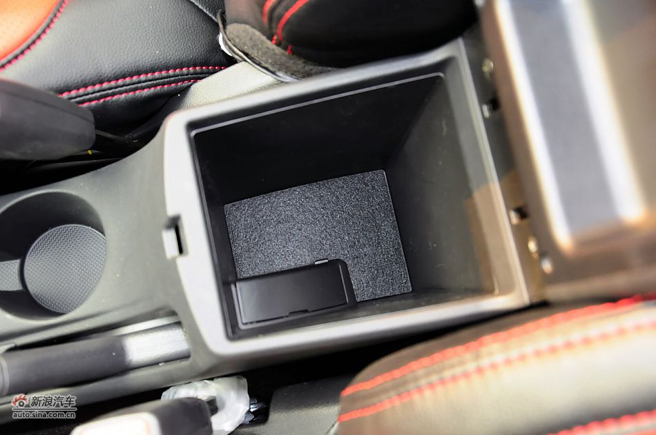 2012款起亚K2两厢实拍