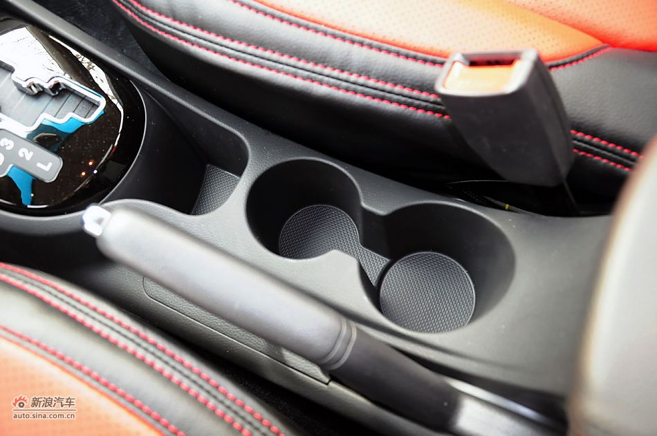 2012款起亚K2两厢实拍